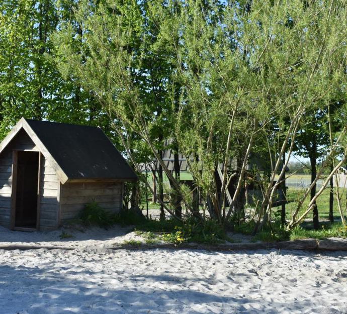 Sandkasse og legehus i Krokushaven